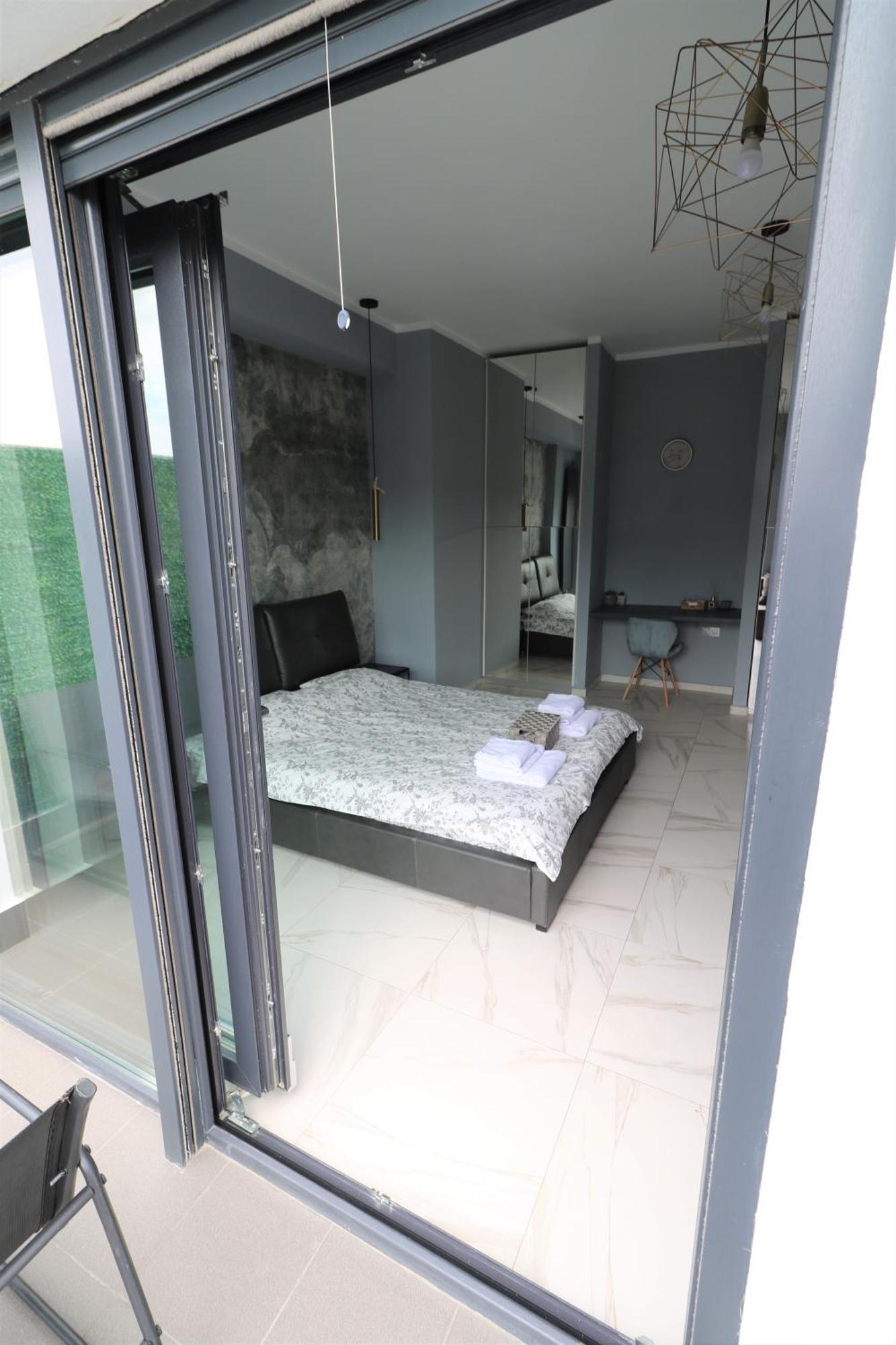 Deluxe Skyline Retreat Studio - Old Town Bucharest Exterior photo